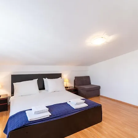 Apartments With A Parking Space Lopar, Rab - 14070 Esterno foto