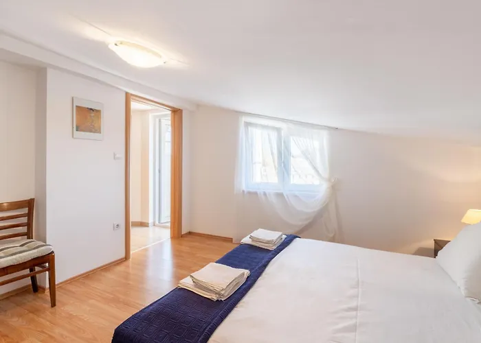 Apartments With A Parking Space Lopar, Rab - 14070