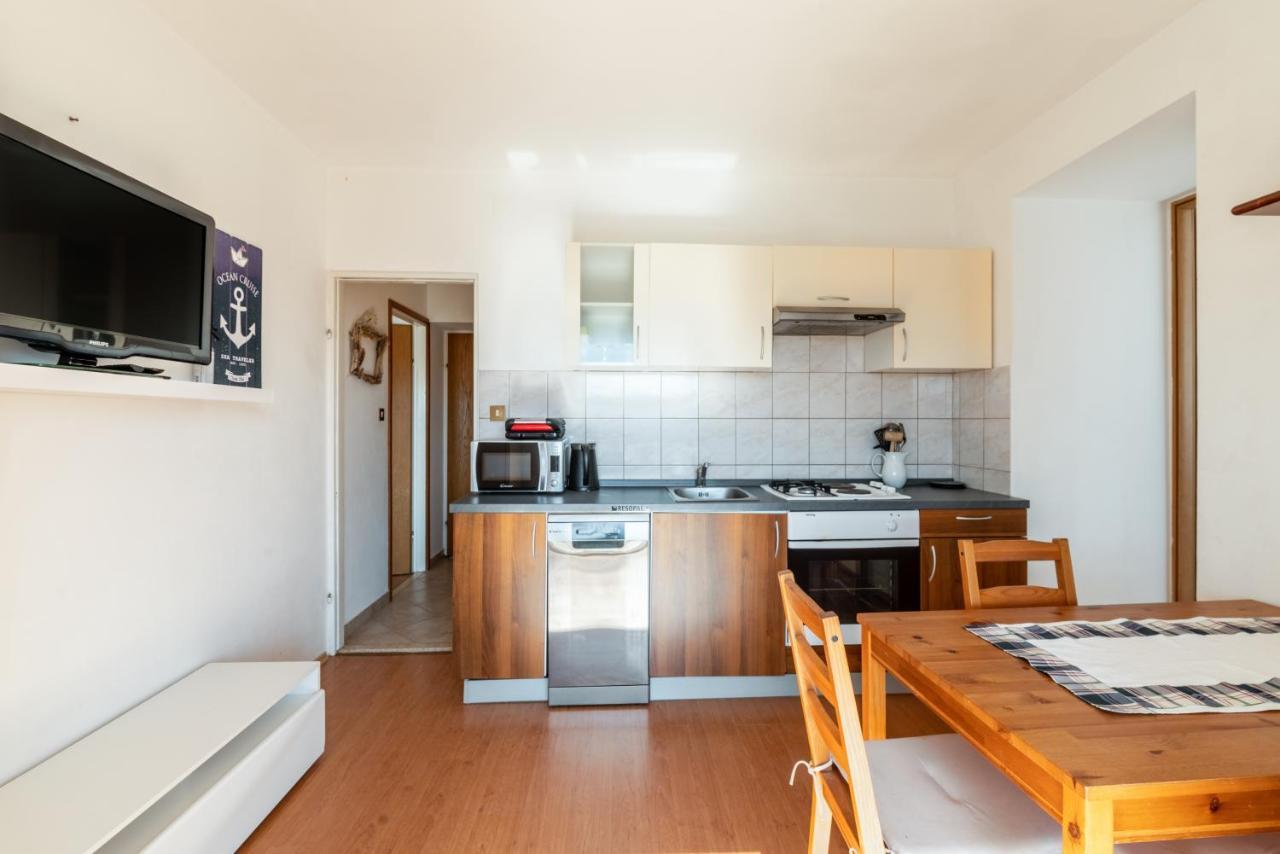 Apartment With A Parking Space Lopar, Rab - 14070