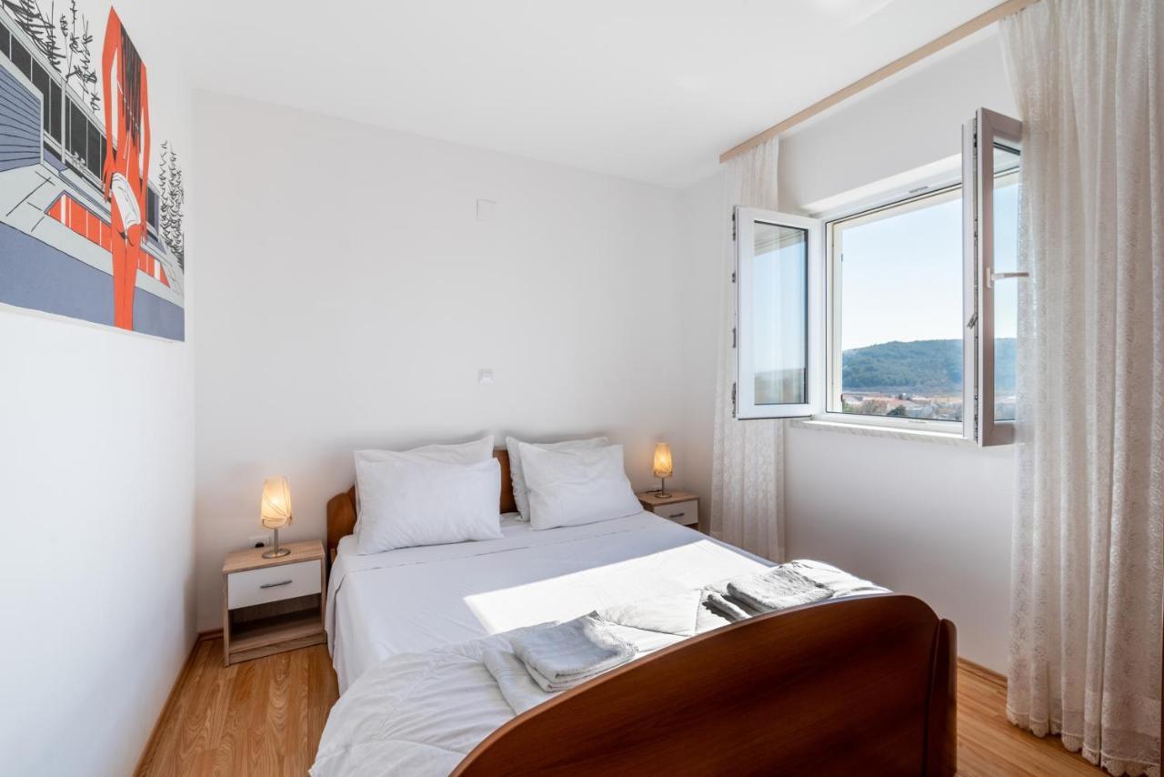 Apartment With A Parking Space Lopar, Rab - 14070