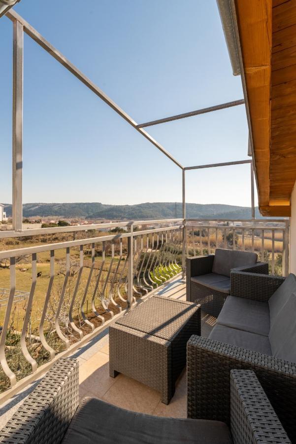Apartment With A Parking Space Lopar, Rab - 14070