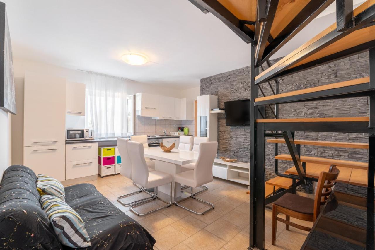 Apartment With A Parking Space Lopar, Rab - 14070 *